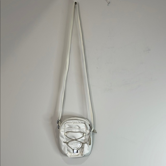 The North Face Jester Crossbody Bag TNF White Metallic Mid Grey 2.3lt 2 Way Zip - Picture 15 of 15